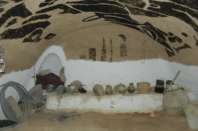tunisia, atlas, roman, camels-12.jpg - CAVE DWELLINGS - TUNISIA